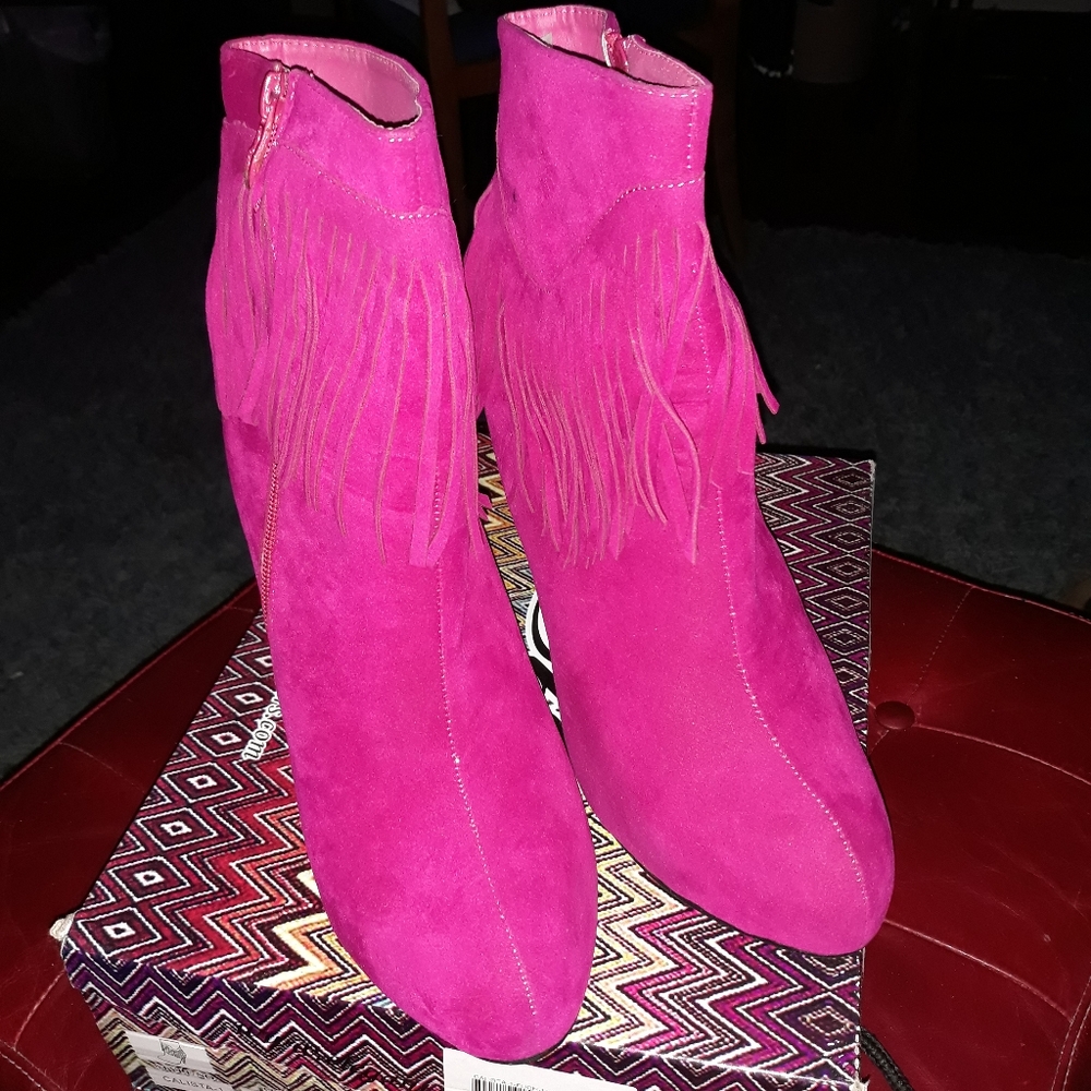 Fuchsia Ankle boots with fringe